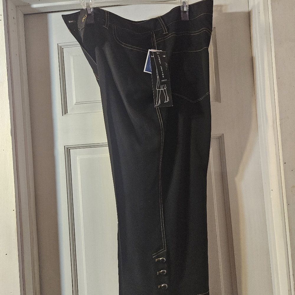 Larry Levine Women  Black Capri Pants Size 12